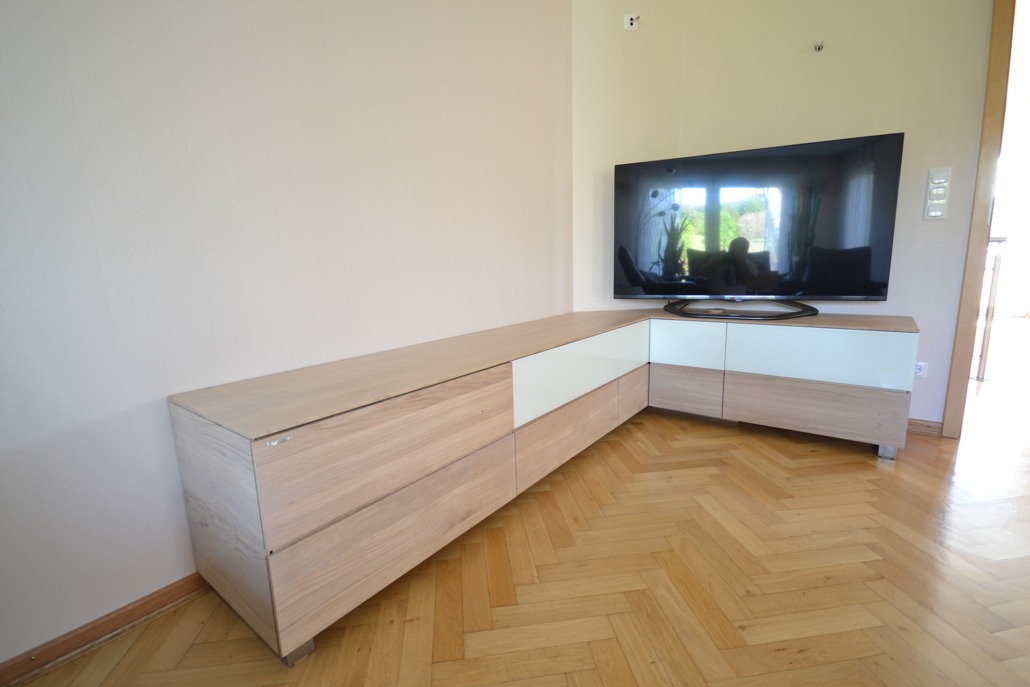 TV Möbel Elegance: Ein bulbaum Produkt ist immer eine qualitativ hochwertige Einzelanfertigung. bulbaum hat die kreative Idee und das perfekte Handwerk für jeden Kundenwunsch.