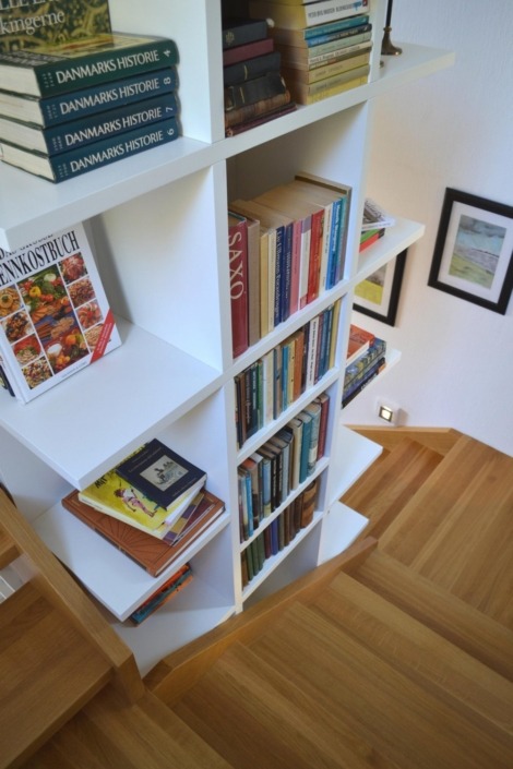 Bücherturm: ein bulbaum Produkt ist immer eine qualitativ hochwertige Einzelanfertigung. bulbaum hat die kreative Idee und das perfekte Handwerk für jeden Kundenwunsch.